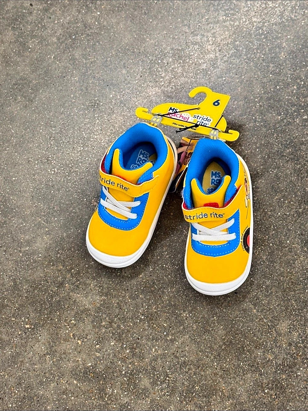 Stride Rite Ms. Rachel x Stride Rite Wheels on the Bus Casual Sneaker size 6